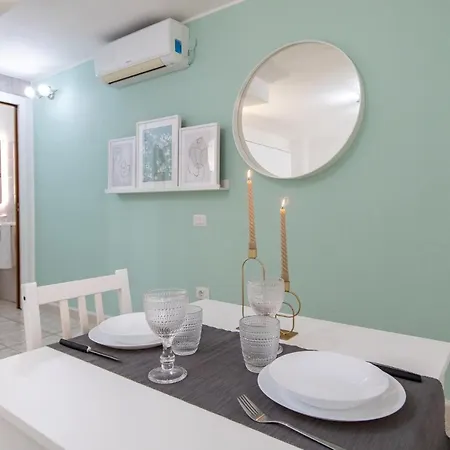 アパート Tiny House In カリアリ