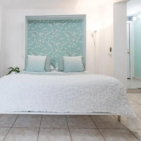 Tiny House In Apartment Cagliari