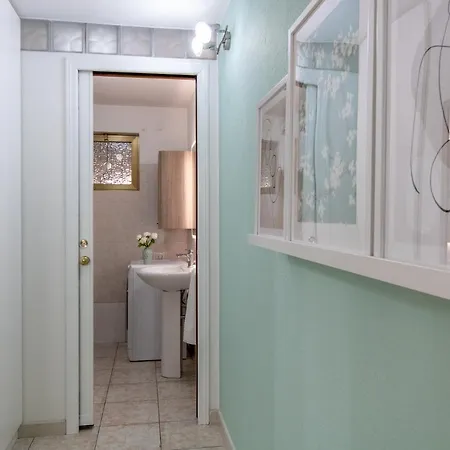 Tiny House In * 卡利亚里